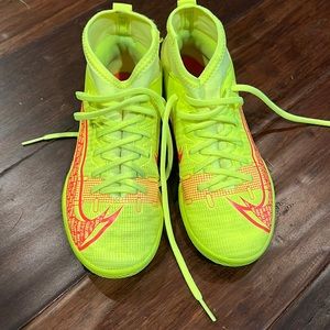 Kids Nike indoor soccer shoes (size 1)